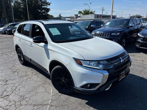 Used 2019 Mitsubishi Outlander LE FWD image 2