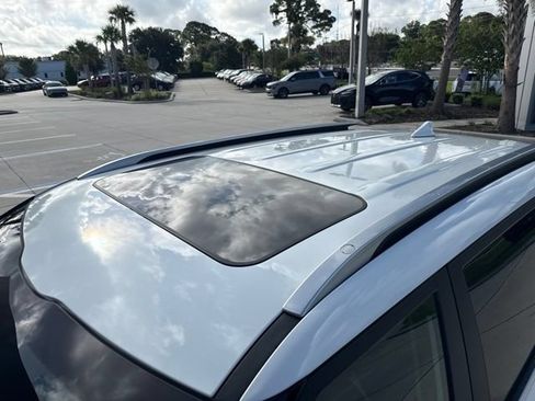 Certified 2025 Kia Seltos EX w/ EX Sunroof Package AWD/4WD image 8