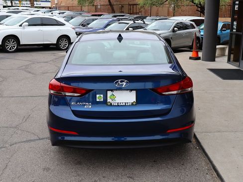 Used 2017 Hyundai Elantra SE FWD image 10