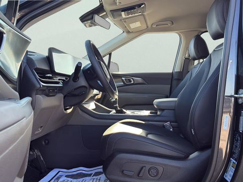 New 2026 Kia Carnival LXS image 10