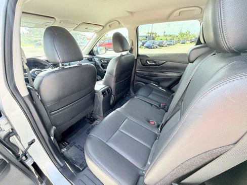 Used 2019 Nissan Rogue SL AWD/4WD image 10
