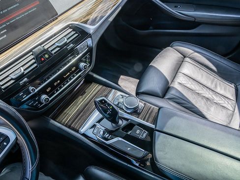 Used 2019 BMW 540i w/ M Sport Package RWD image 25