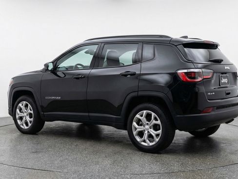 Used 2025 Jeep Compass Latitude AWD/4WD image 6