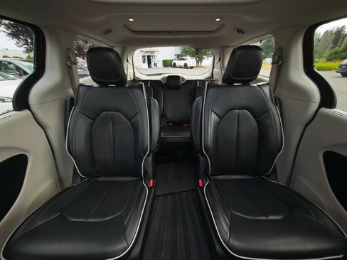 Used 2021 Chrysler Pacifica Limited FWD image 43