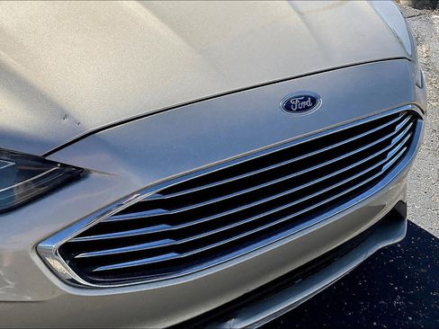 Used 2019 Ford Fusion SE image 29