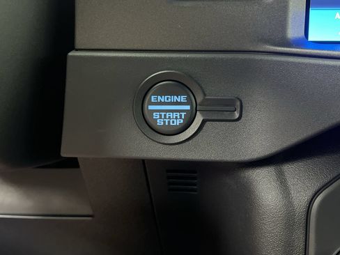 New 2026 Ford Bronco 2-Door AWD/4WD image 17