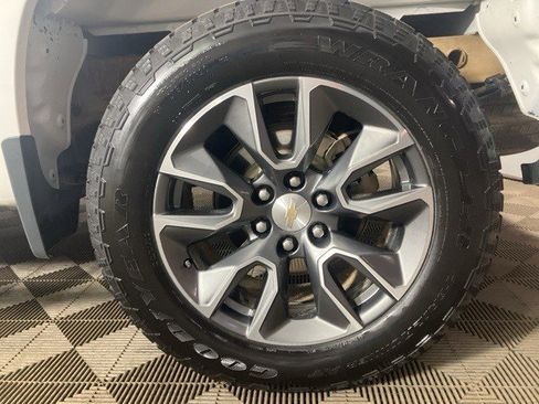 Certified 2024 Chevrolet Silverado 1500 LT image 20