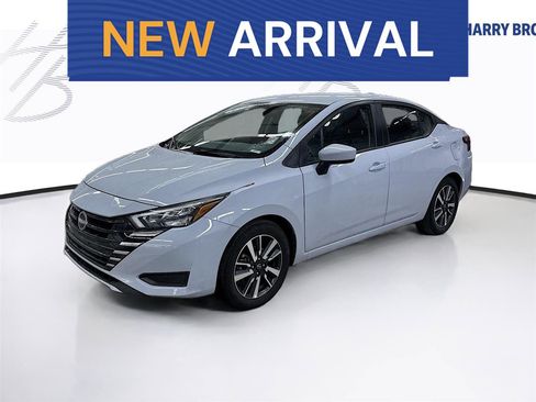 Used 2025 Nissan Versa SV image 1