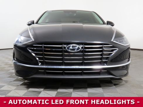 Used 2022 Hyundai Sonata SE w/ Preferred Accessory Package image 2