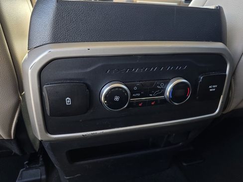 Used 2024 Ford Expedition Limited image 27