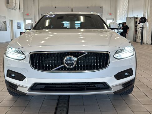 Certified 2025 Volvo V90 B6 Cross Country Ultra w/ Protection Package Premier AWD/4WD image 10