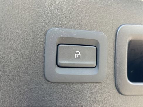 Used 2024 MAZDA MAZDA3 s image 31