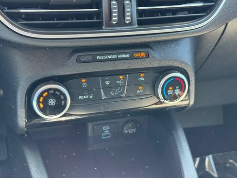 Used 2022 Ford Escape SE FWD image 19