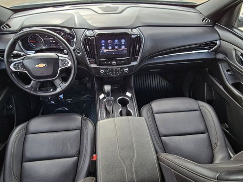 Used 2023 Chevrolet Traverse LT w/ Rear Camera Mirror Package image 14