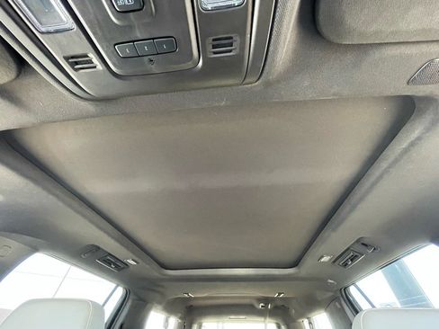 Used 2022 Chevrolet Suburban LT w/ Luxury Package image 22