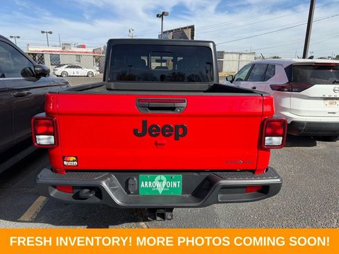 Used 2023 Jeep Gladiator Sport image 5