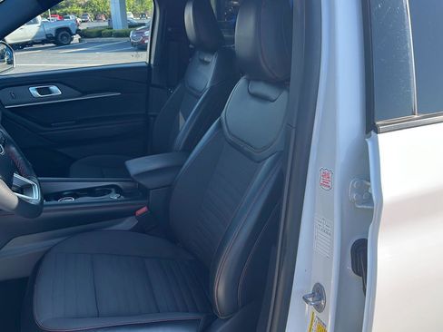 Used 2025 Ford Explorer ST-Line w/ ST-Line Street Pack AWD/4WD image 19