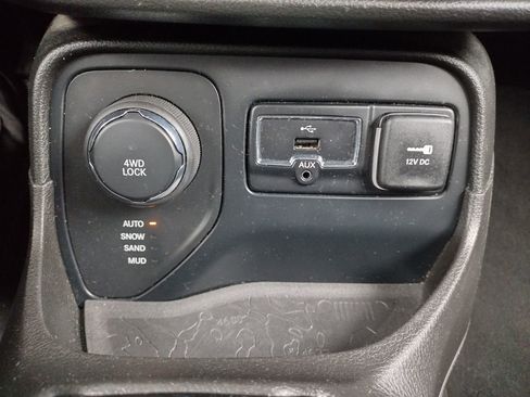 Used 2017 Jeep Renegade Altitude AWD/4WD image 26