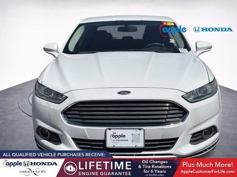 Used 2013 Ford Fusion SE FWD image 2