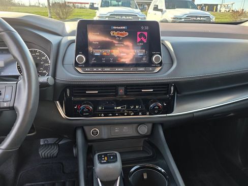 Used 2023 Nissan Rogue SV w/ SV Premium Package image 21