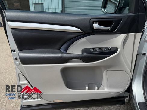 Used 2017 Toyota Highlander XLE AWD/4WD image 11