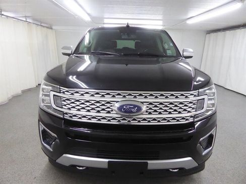 Used 2018 Ford Expedition Platinum AWD/4WD image 2