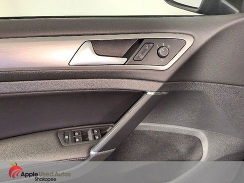 Used 2017 Volkswagen Golf SE FWD image 14