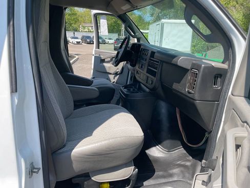 Used 2017 Chevrolet Express 3500 RWD image 23