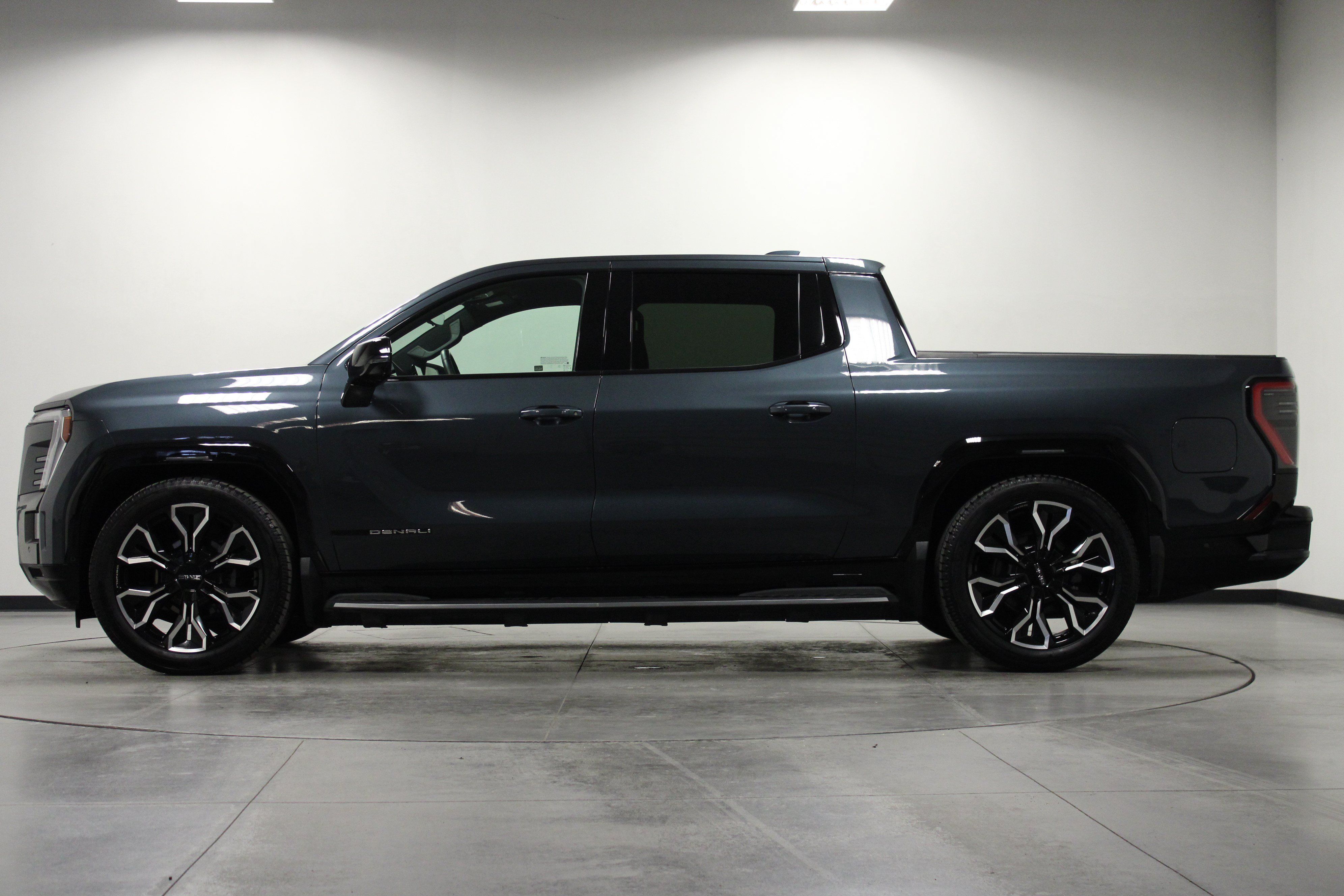 Used 2025 GMC Sierra EV Denali AWD/4WD image 7