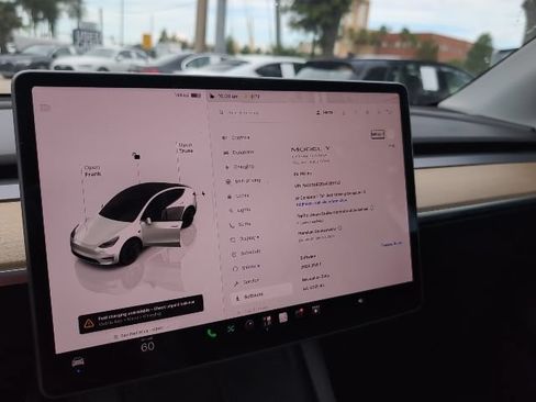Used 2022 Tesla Model Y Long Range AWD/4WD image 12