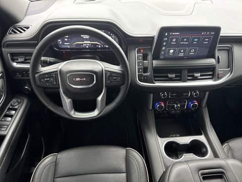 Used 2023 GMC Yukon SLT w/ SLT Premium Package image 18