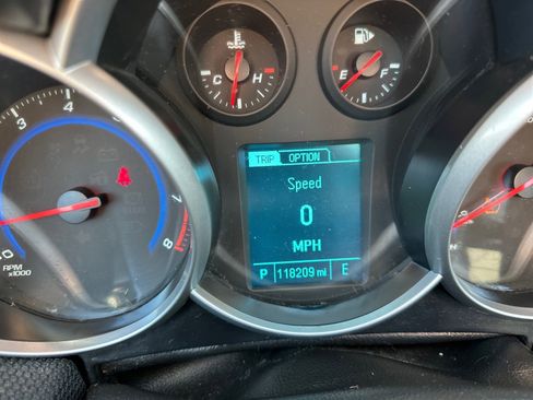 Used 2016 Chevrolet Cruze LT w/ Technology Package image 21