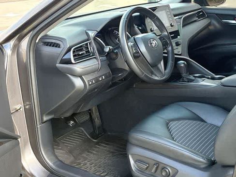 Used 2021 Toyota Camry SE w/ Convenience Package FWD image 3
