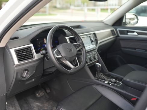 Certified 2022 Volkswagen Atlas SE image 12