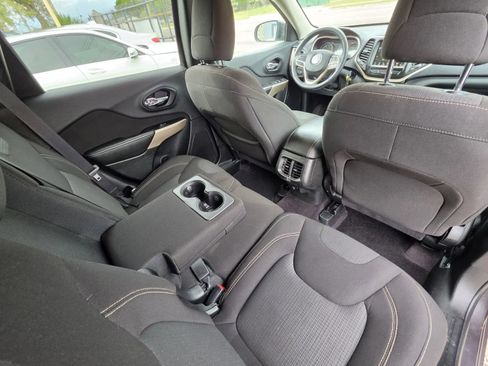 Used 2017 Jeep Cherokee Latitude w/ Safety/Convenience Group FWD image 10
