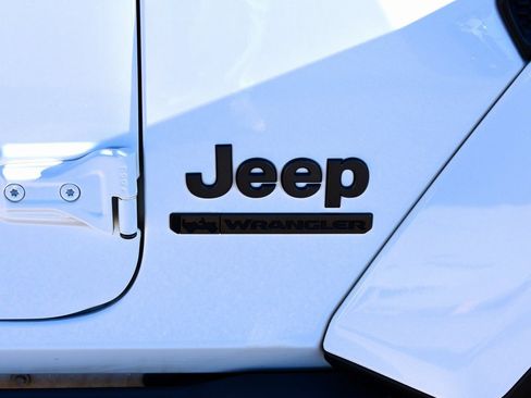 Used 2021 Jeep Wrangler Sport S image 9