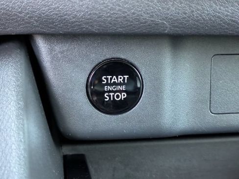 Used 2024 Nissan Rogue SV FWD image 31