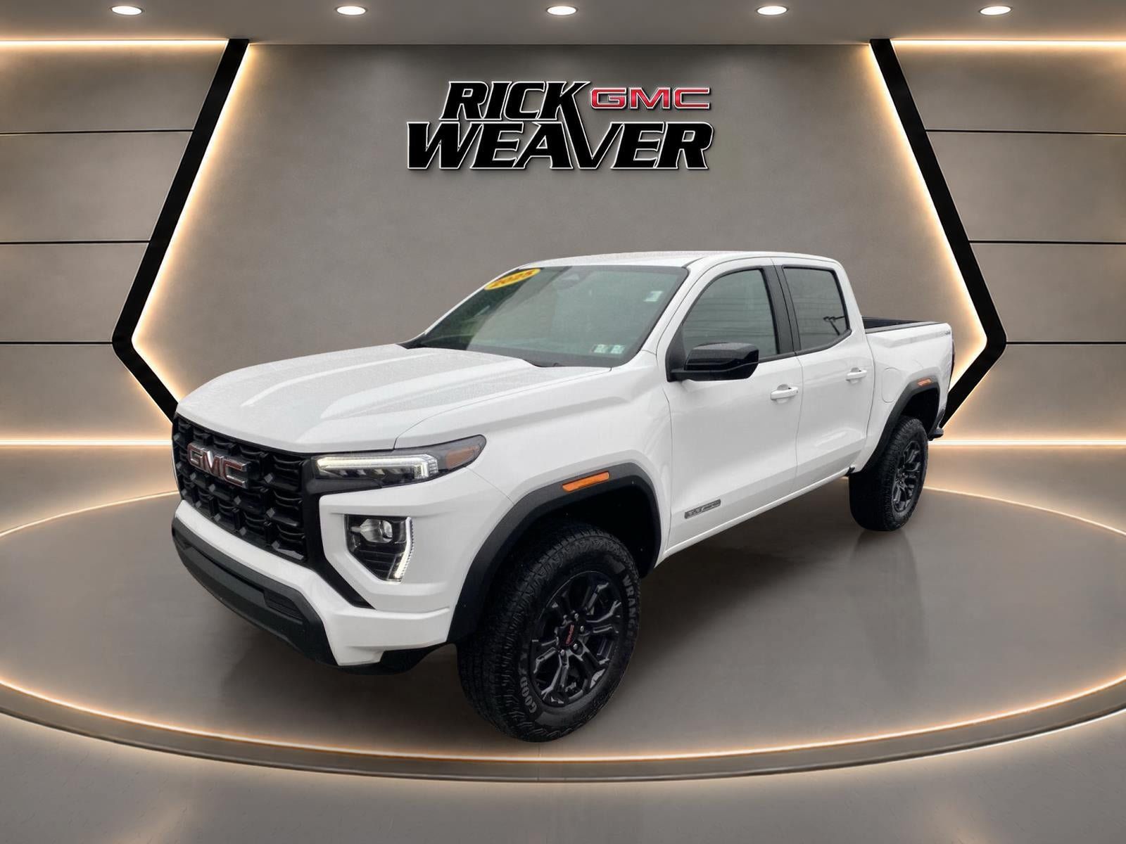 Used 2025 GMC Canyon Elevation AWD/4WD image 2