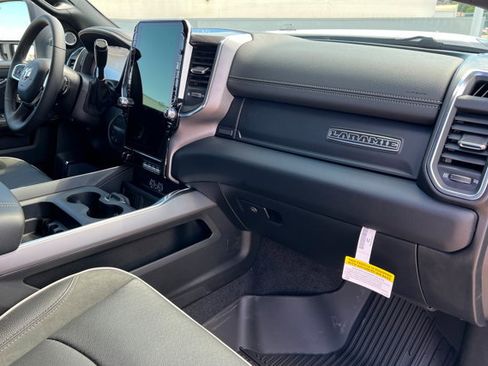 New 2026 RAM 3500 Laramie AWD/4WD image 23