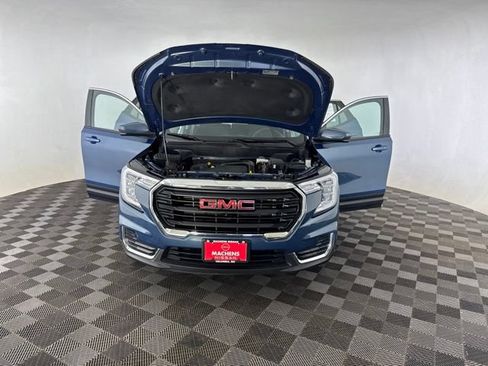 Used 2024 GMC Terrain SLE w/ Driver Convenience Package FWD image 11
