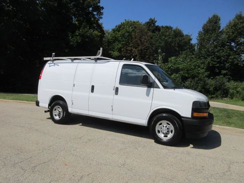 Used 2019 Chevrolet Express 2500 w/ Driver Convenience Package RWD image 4