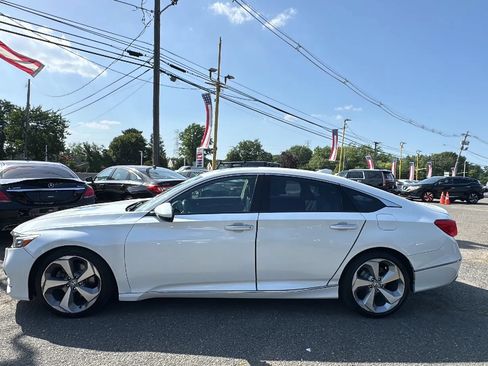 Used 2018 Honda Accord Touring image 9
