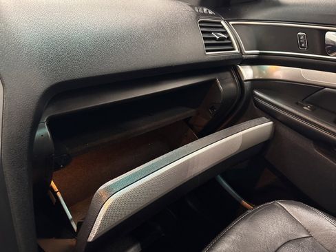 Used 2017 Ford Explorer XLT w/ Equipment Group 202A image 16