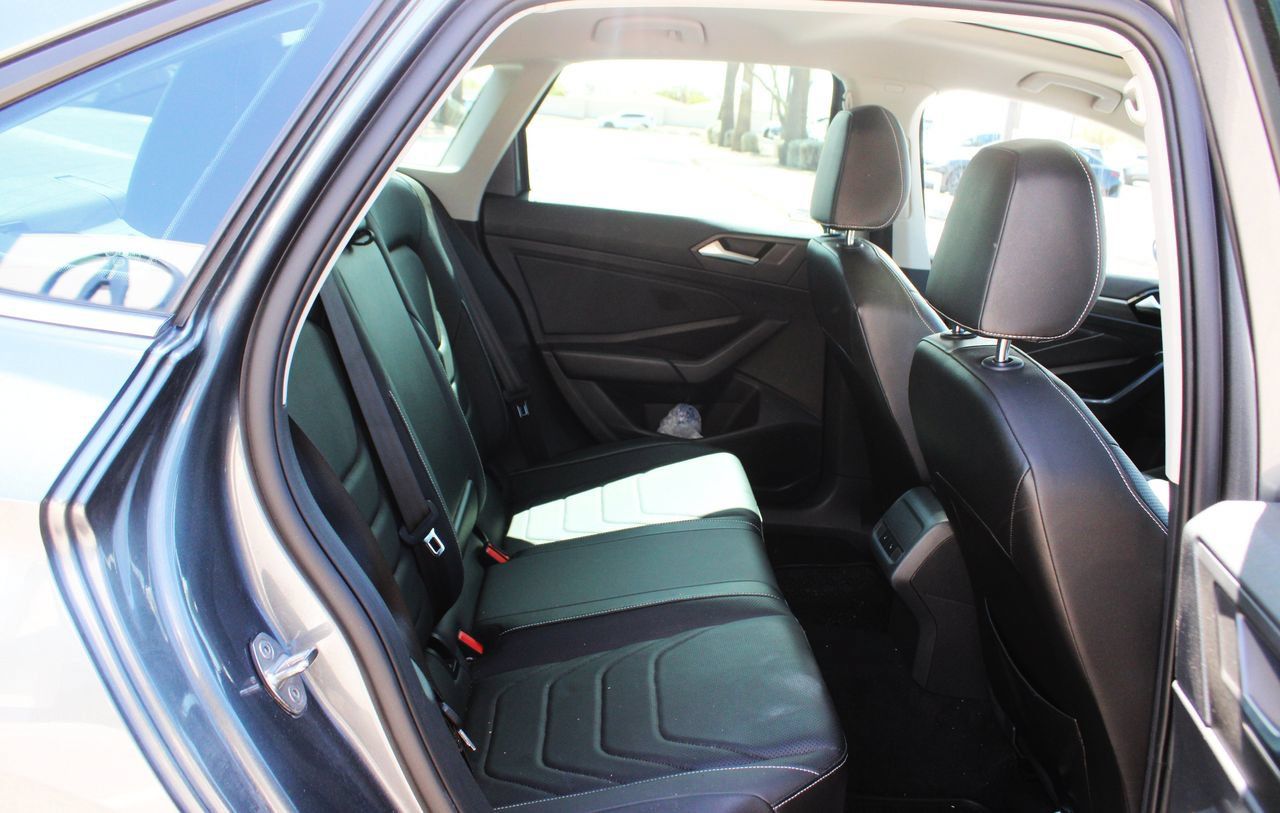 Used 2022 Volkswagen Jetta SEL FWD image 9