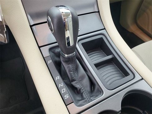 Used 2017 Ford Taurus SE image 30