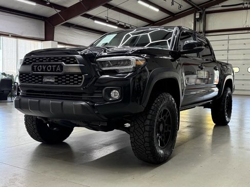 Used 2020 Toyota Tacoma TRD Off-Road w/ TRD Premium Off Road Package image 3
