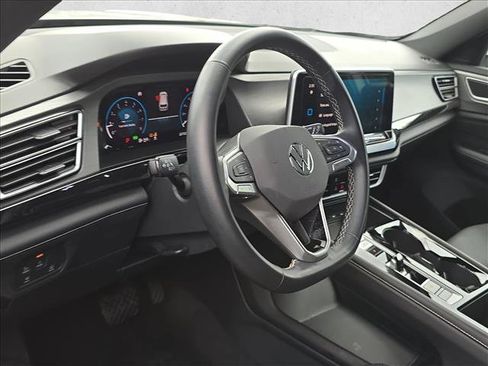 Used 2025 Volkswagen Atlas Cross Sport SE AWD/4WD image 11