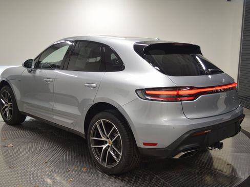 Certified 2025 Porsche Macan image 3