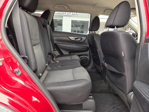 Used 2017 Nissan Rogue SV image 17