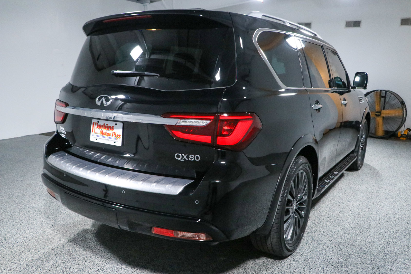 Used 2023 INFINITI QX80 Sensory w/ Cargo Package AWD/4WD image 7